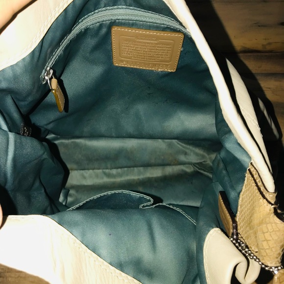Coach cream leather purse. - Picture 9 of 16